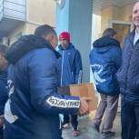 Сладости, бакалея, средства гигиены: волгоградские партийцы доставили гуманитарную помощь в пункты временного размещения