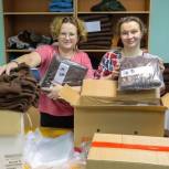 Партийцы помогают волонтерам Ханты-Мансийска в пошиве одежды для мобилизованных югорчан
