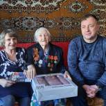 Калининские единороссы поздравили с 96-летием труженицу тыла и ветерана труда