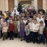 По инициативе «Единой России» в Каспийске состоялся новогодний утренник для детей участников СВО