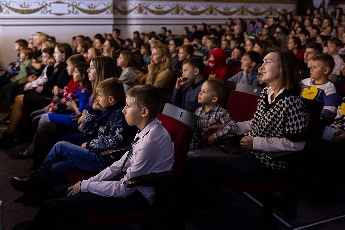 На губернаторской елке в областном драматическом театре состоялась премьера  новогодней сказки «Рецепт праздника» | 28.12.2022 | Новости Калининграда -  БезФормата