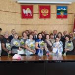 В День рождения «Единой России» в Трехгорном вручили 12 партийных билетов