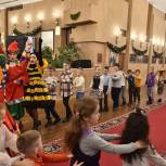 «Единая Россия» поздравляет с Новым годом детей российских военнослужащих по всей стране
