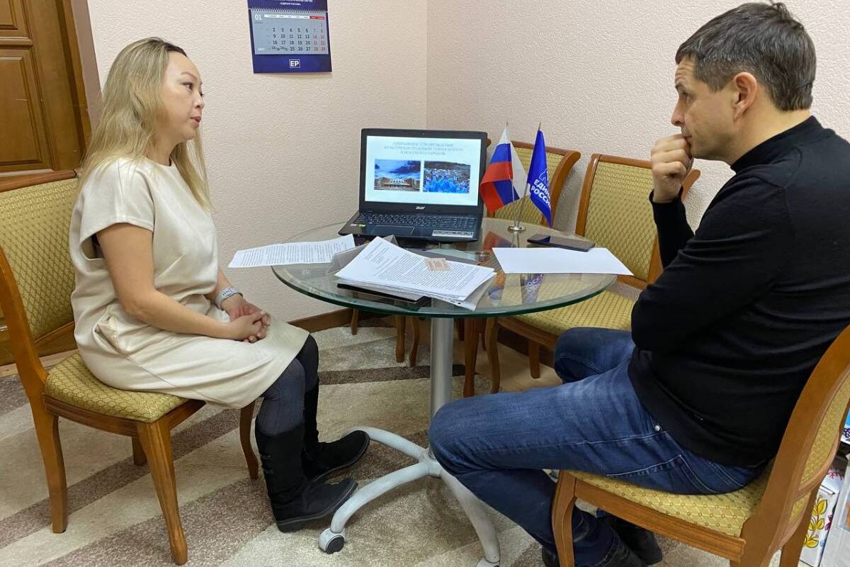 Тувинская юрта в Абакане и проблемы с общественным транспортом в республиканской столице: Алексей Лёмин провёл приём граждан