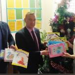 В Кигинском районе запущена акция «Твори добро: Подарки детям»