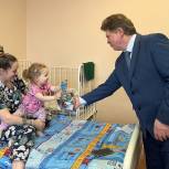 Депутат «Единой России» поздравил с Новым годом детей, находящихся в Борисоглебской больнице
