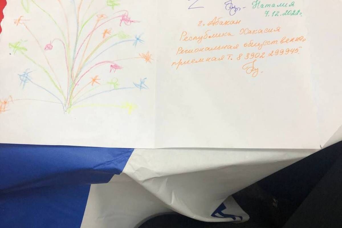 Новогодние открытки, сделанные руками школьников, отправят российским военным