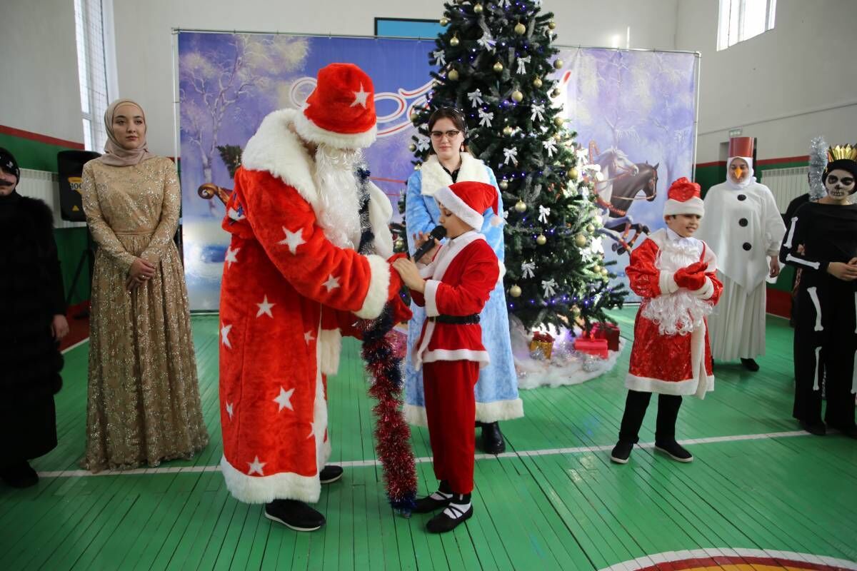 В&nbsp;Чечне «Единая Россия» поздравила с&nbsp;Новым годом более двух тысяч детей