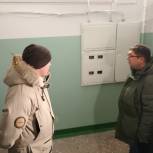 В рамках Народной программы Партии Секретарь РО Леонид Николаев провёл приёмку отремонтированных подъездов Анадыря