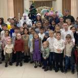 По инициативе «Единой России» в Каспийске прошел новогодний утренник для детей участников СВО