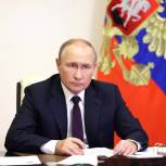 Владимир Путин подписал закон «Единой России» о включении в Общественную палату РФ представителей новых регионов