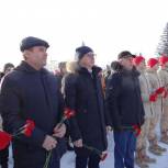 В Тяжинском единороссы почтили память защитников Отечества