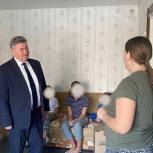 В день рождения партии Алексей Анохин навестил многодетную семью