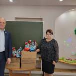 Александр Колодич вручил нефтеюганским детям новогодние подарки