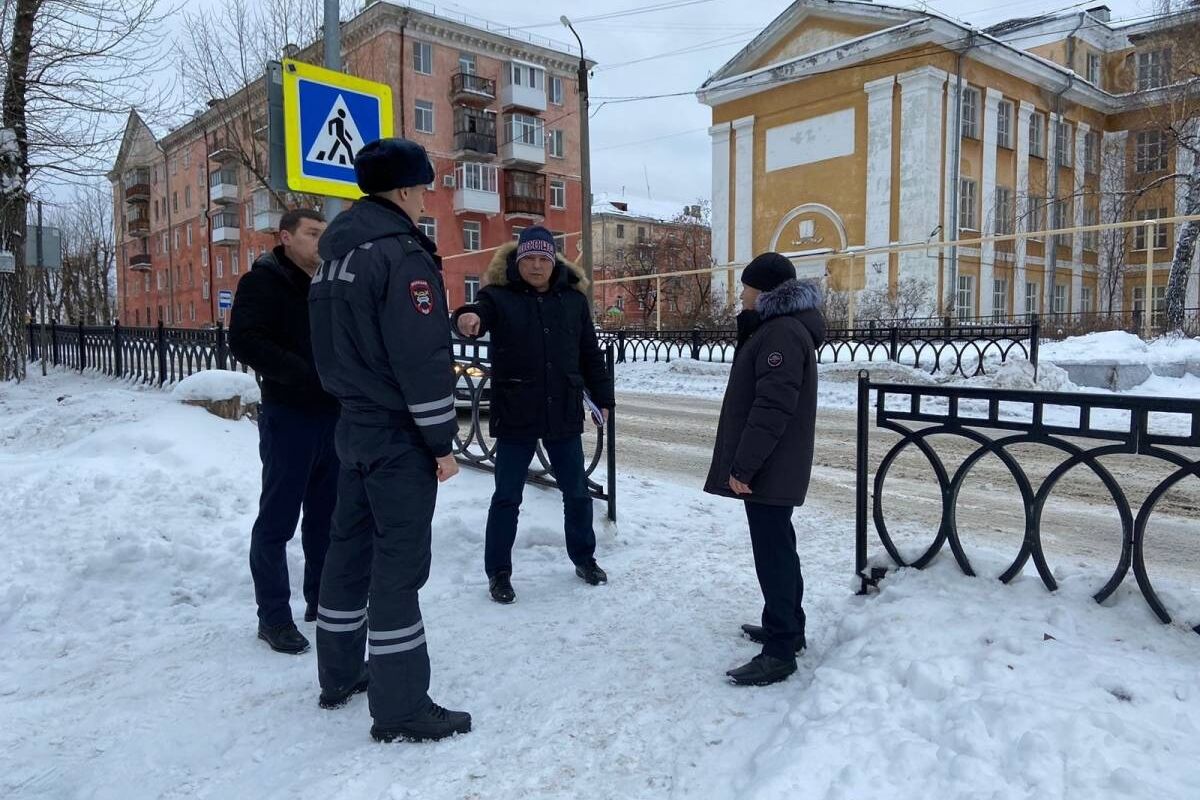 Виталий Крупин проверил качество очистки дорог в Асбесте