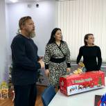 Елена Ямпольская подарила новогоднюю ель многодетной семье, проживающей в Казани