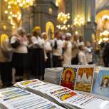 В Главном храме Вооруженных Сил России прошло освящение 35 000 открыток с ангелами-хранителями для участников СВО