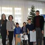 Новогоднее настроение от черногорских депутатов получили маленькие жители города угольщиков