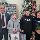 Более 100 детей из Воткинска получили подарки в рамках новогодней акции «Добрая ёлка»