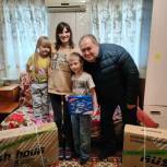 Владимир Островский принял участие в акции «Елка желаний» и подарил детям два велосипеда