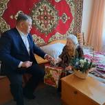 Алексей Марьин поздравил ветерана ВОВ с Новым годом и Рождеством