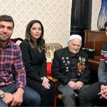 Депутат Абдусалам Гадисов посетил ветерана войны Магомеда Кудаева