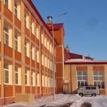 «Партийный десант» оценил качество выполненных работ школы в селе Шайдурово