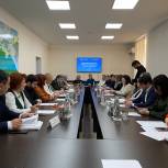 «Единая Россия» в Махачкале провела круглый стол на тему «Трудоустройство подростков и граждан, воспитывающих детей: проблемы и перспективы»