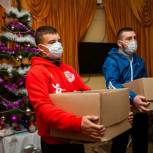 В рамках акции «Москва помогает» единороссы передали подарки детям военнослужащих ЛНР