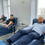 Активисты «Единой России» и «Молодой Гвардии» сдали кровь в помощь раненым военным
