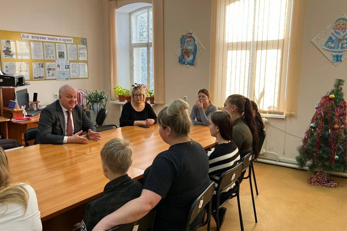 Новогодние подарки для детей бойцов СВО в Большесосновском и  Александровском округах