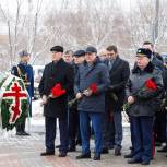 Депутаты Воронежской областной Думы почтили память героев Отечества