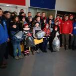 «Единая Россия» передала зимние вещи и игрушки для детей Мариуполя