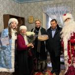 Александр Шувалов и Елена Павлюченко вручили новогодние подарки ветеранам Великой Отечественной войны