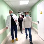 Андрей Чибис провёл мониторинг хода работ по капитальному ремонту больницы в Апатитах
