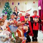 «Единая Россия» проводит в регионе новогодние акции, концерты и театрализованные представления