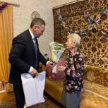 Олег Садовских поздравил ветерана ВОВ с наступающим Новым годом