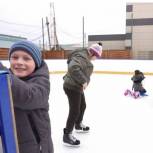 В Астраханской области «Единая Россия» организовала новогодний праздник для детей из Донбасса