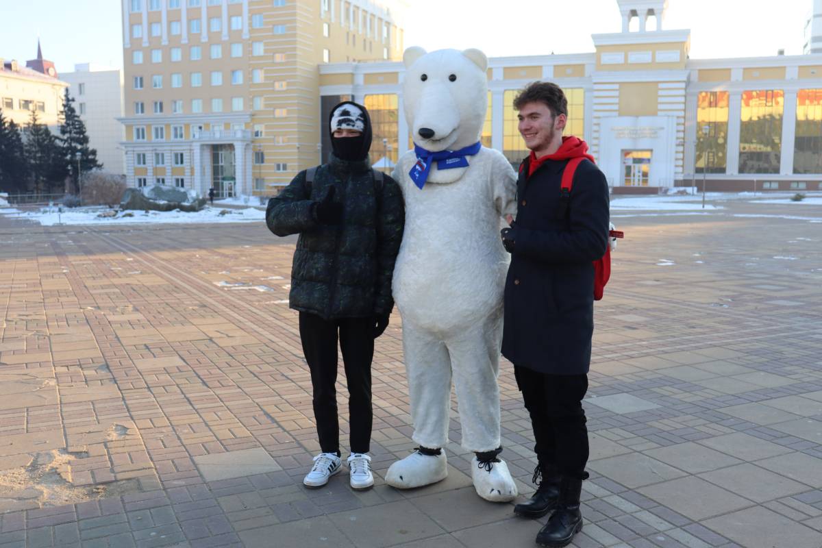 В День Рождения «Единой России» жителям Саранска дарят партийные сувениры |  01.12.2022 | Саранск - БезФормата