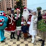 В Кизляре депутат-единоросс организовала новогодний праздник для жителей многоквартирных домов