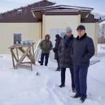 «Партийный десант» проконтролировал строительство ФАПа в Новосибирском районе