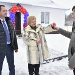 В Добринском районе врачам больницы вручили ключи от новых квартир