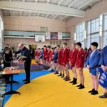 В Йошкар-Оле состоялись соревнования по борьбе самбо среди юношей и девушек
