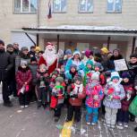 Магнитогорские сторонники партии поздравили детей, оставшихся без попечения родителей