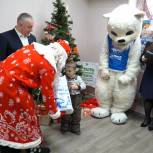 «Единая Россия» вручила подарки детям из многодетных и малоимущих семей