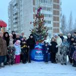 Единороссы установили новогодние елки во всех районах Нягани