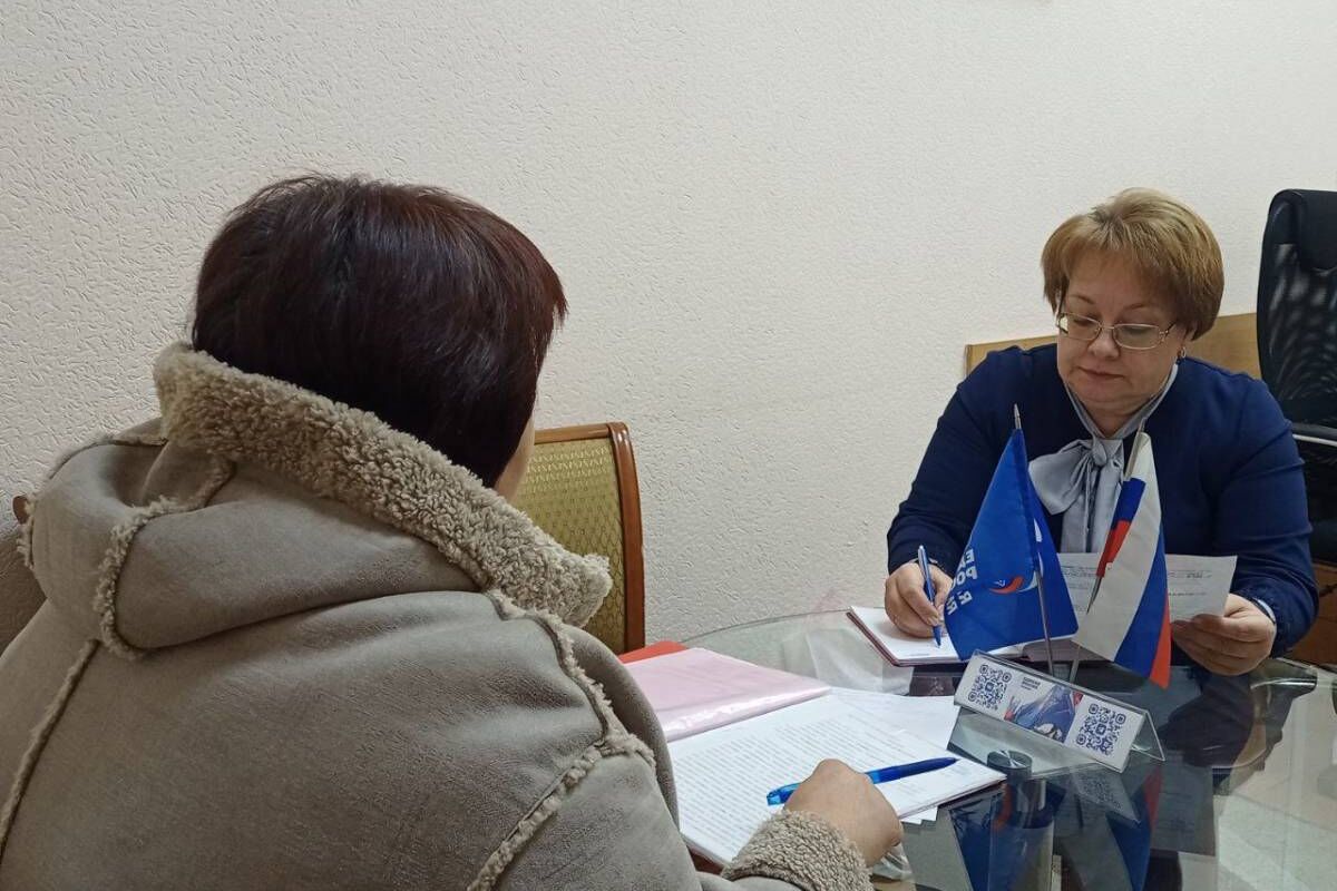 В Единой общественной приёмной Партии «Единая Россия» приём граждан провела координатор партийного проекта «Крепкая семья» Ирина Ауль