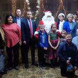 «Единая Россия» поздравляет детей в ПВРах с Новым Годом