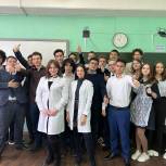В Саратовской школе активисты партии провели лекцию по оказанию первой медицинской помощи