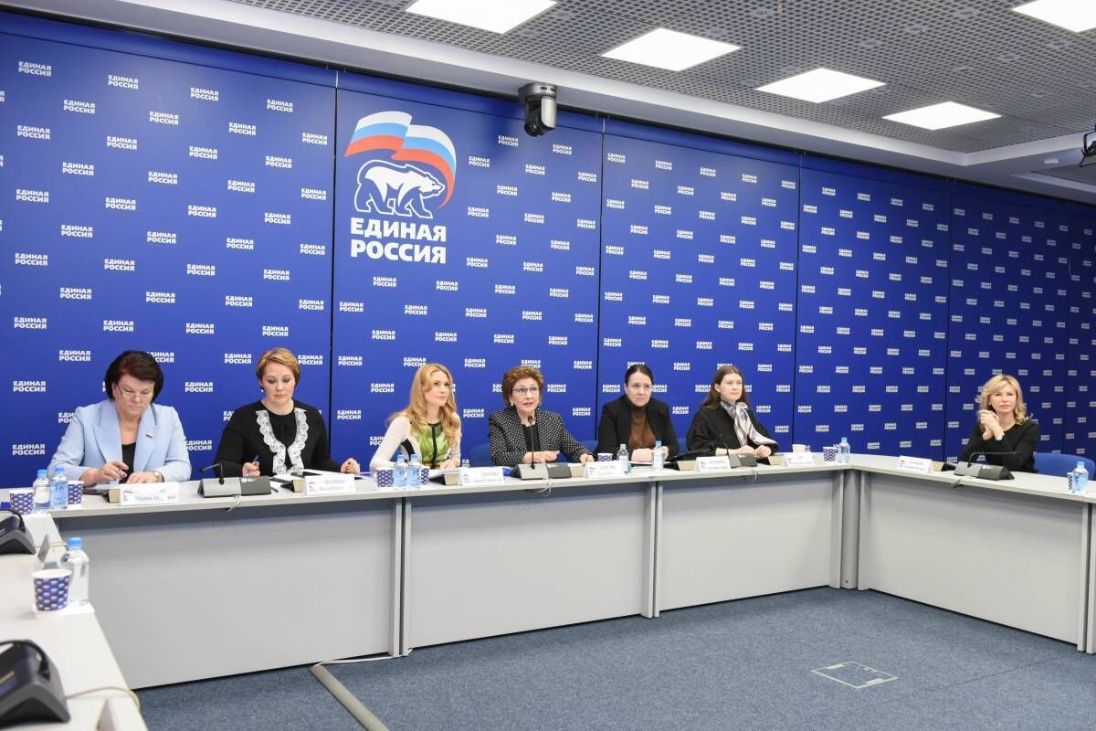Помощь семьям мобилизованных, женщинам-предпринимателям, работа с НКО: партпроект «Женское движение Единой России» определил планы на 2023 год